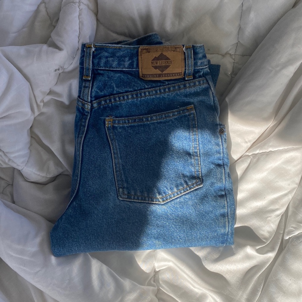 Vintage new legends mid rise capris! 🍇